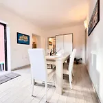 Casa Rosa, *