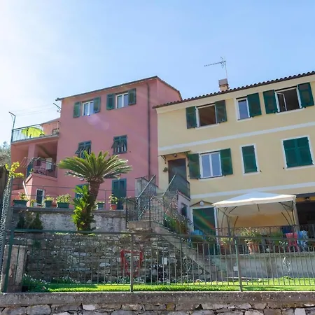 Casa Rosa, Peaceful Surrounded By Greenery With Free Parking, Wifi & Air Conditioning דירה *
